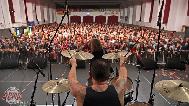 LIVE WIRE gallery image 119