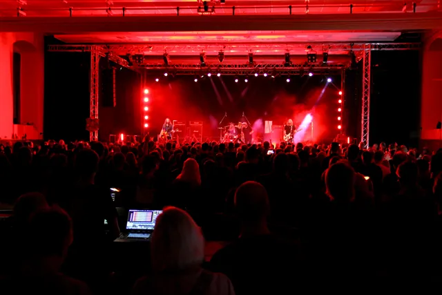 LIVE WIRE gallery image 126