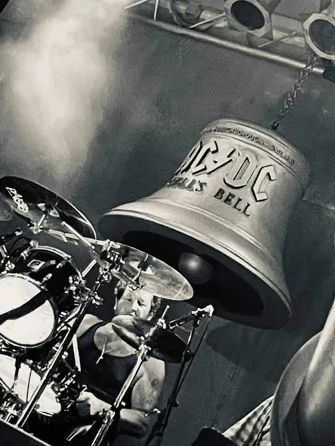 LIVE WIRE gallery image 172