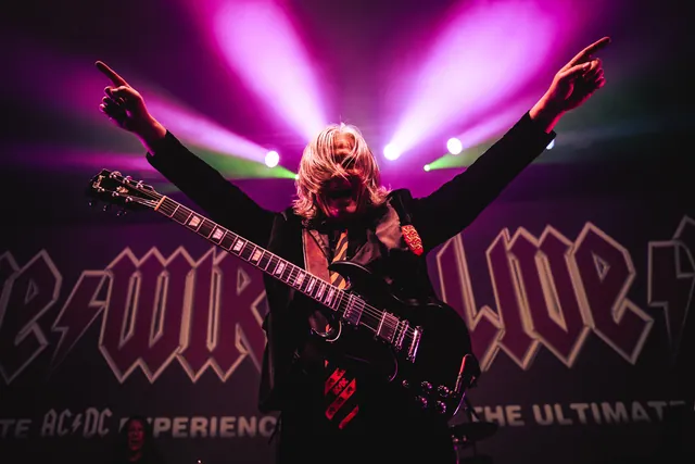 LIVE WIRE gallery image 003