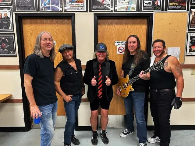 LIVE WIRE gallery image 037