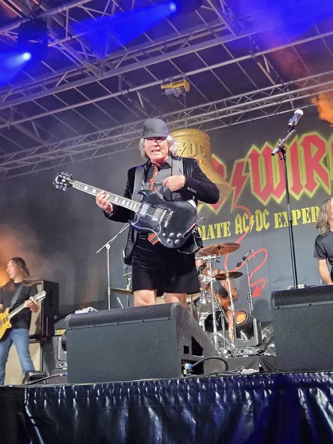 LIVE WIRE gallery image 044